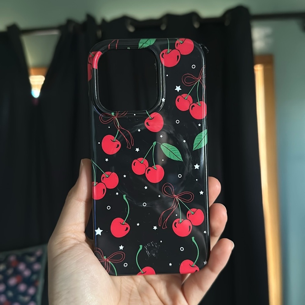 Cherry IPHONE 14 PRO case